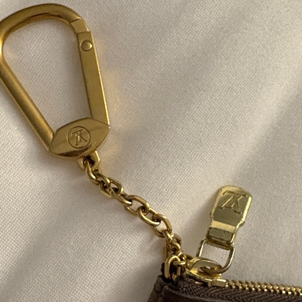 Louis Vuitton Monogram Key & Card Pouch - Picture 2 of 4